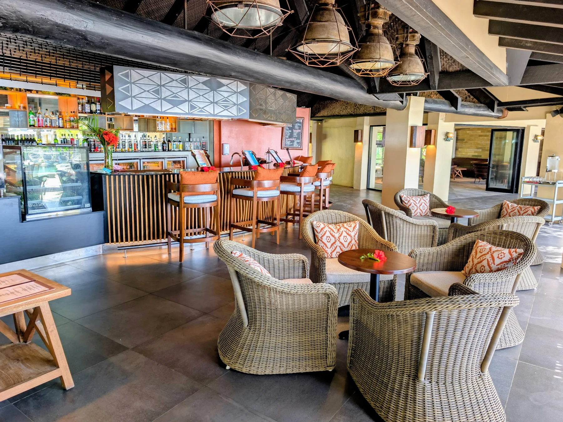 matamanoa island resort fiji bar restaurant
